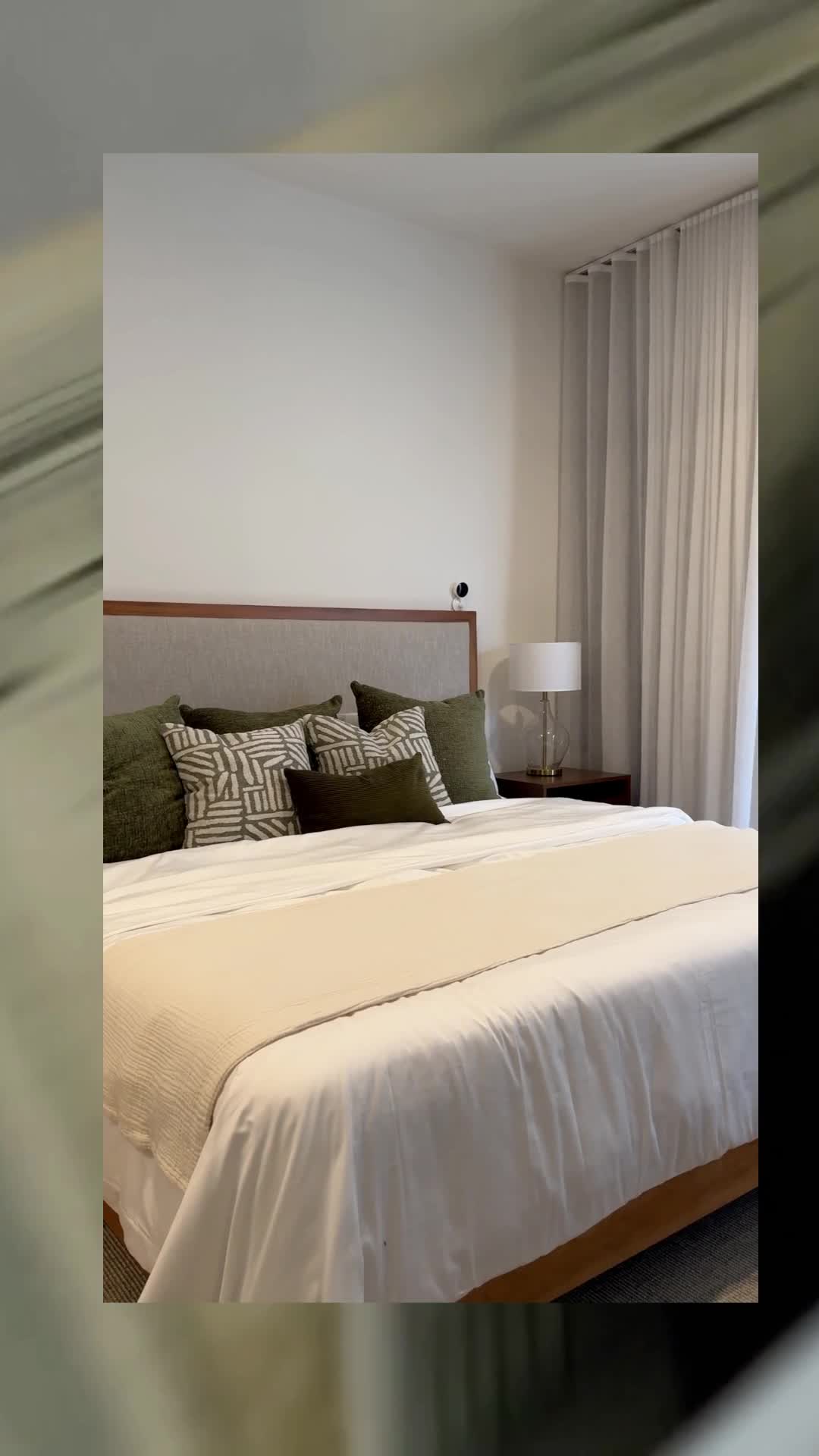 পৃথিবীতে টাকা অনেক গুরুত্বপূর্ণ। কিন্তু টাকা সব কিছু কিনতে পারেনা। কি কি কেনা যায়না যা মানুষের প্রকৃত চাওয়া, সেই বিষয়গুলোই এই ভিডিওতে বলা হয়েছে।